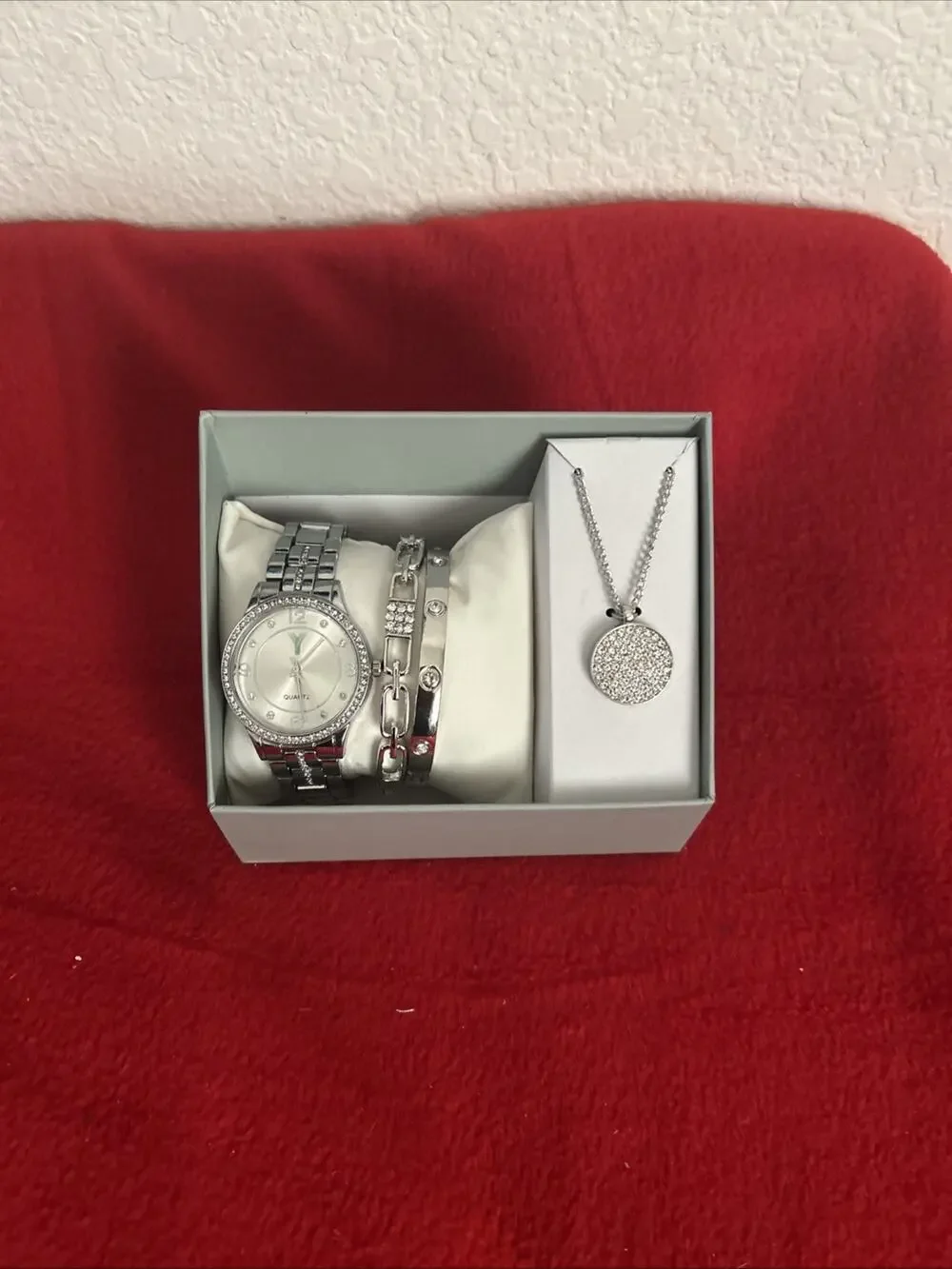 Women’s Yaamava 4 Piece Women’s Watch Set Nib